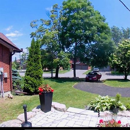 Furnished Family Home Near Toronto - Great Location Game Room - Backyard - Parking & Self Checkin Pickering Esterno foto
