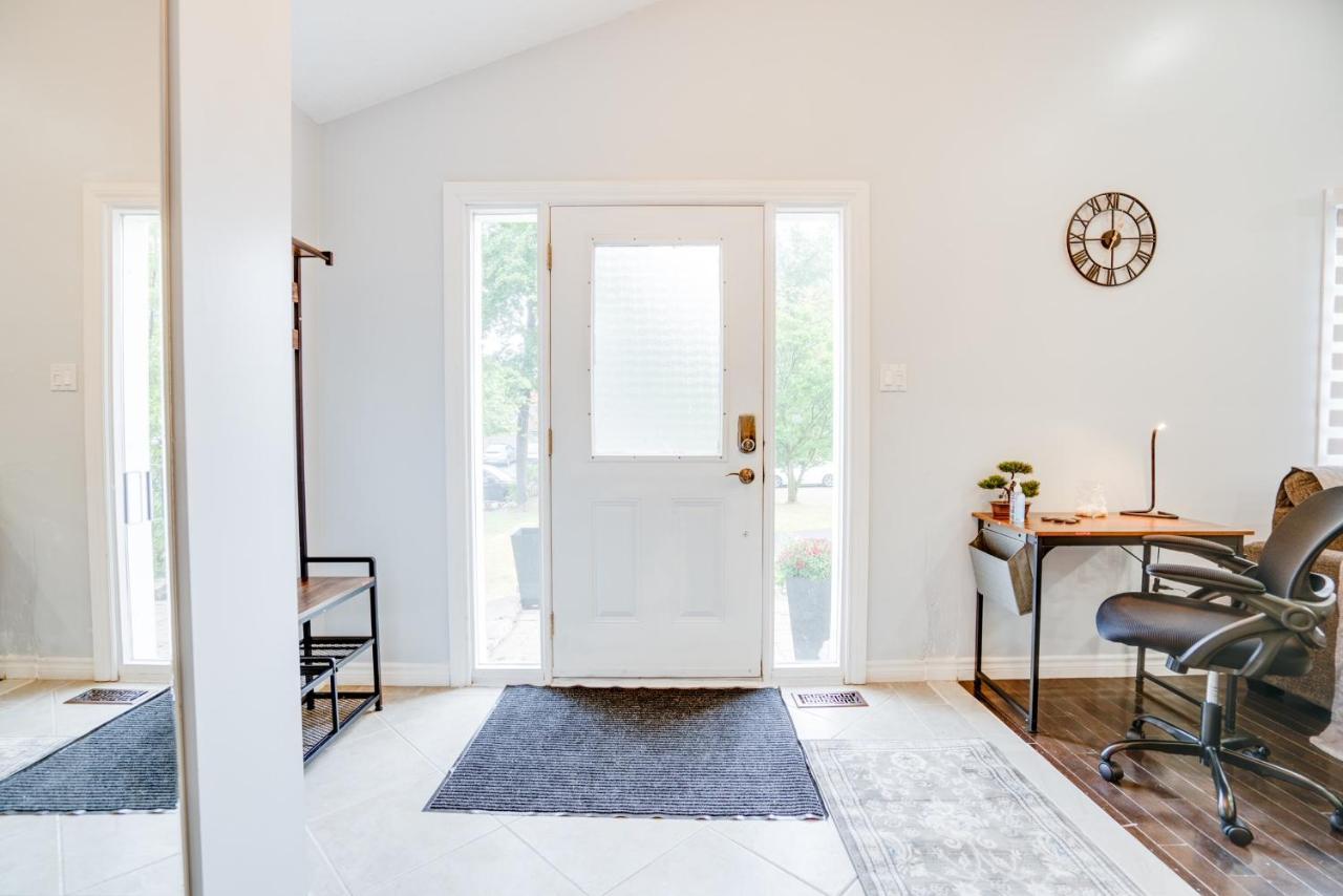 Furnished Family Home Near Toronto - Great Location Game Room - Backyard - Parking & Self Checkin Pickering Esterno foto