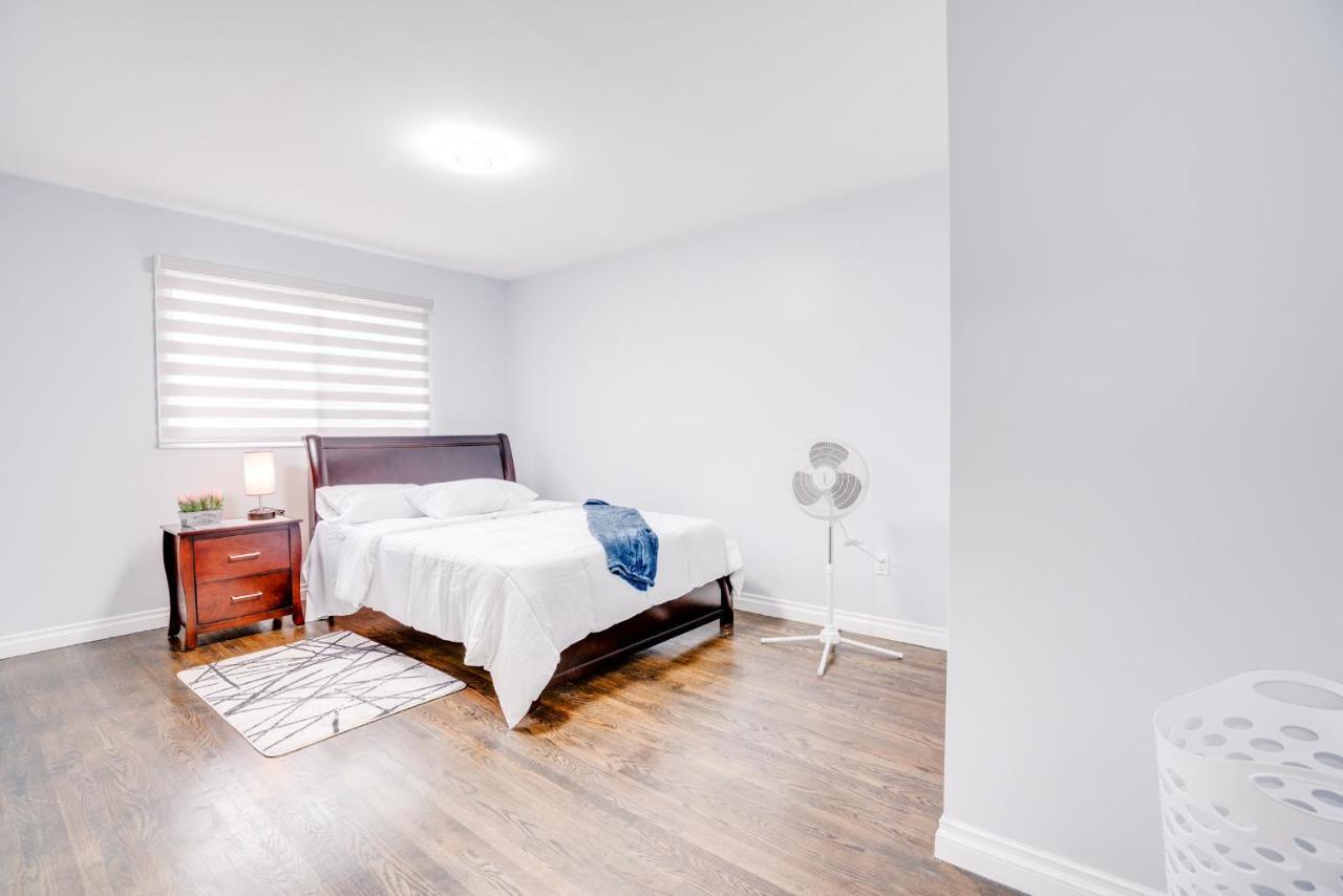 Furnished Family Home Near Toronto - Great Location Game Room - Backyard - Parking & Self Checkin Pickering Esterno foto
